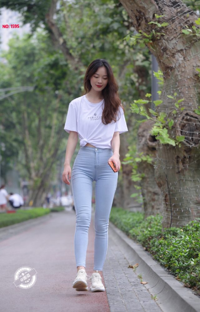 个子非常高的紧身牛仔裤女孩J2065 879P1V-25.5GB-米合兔