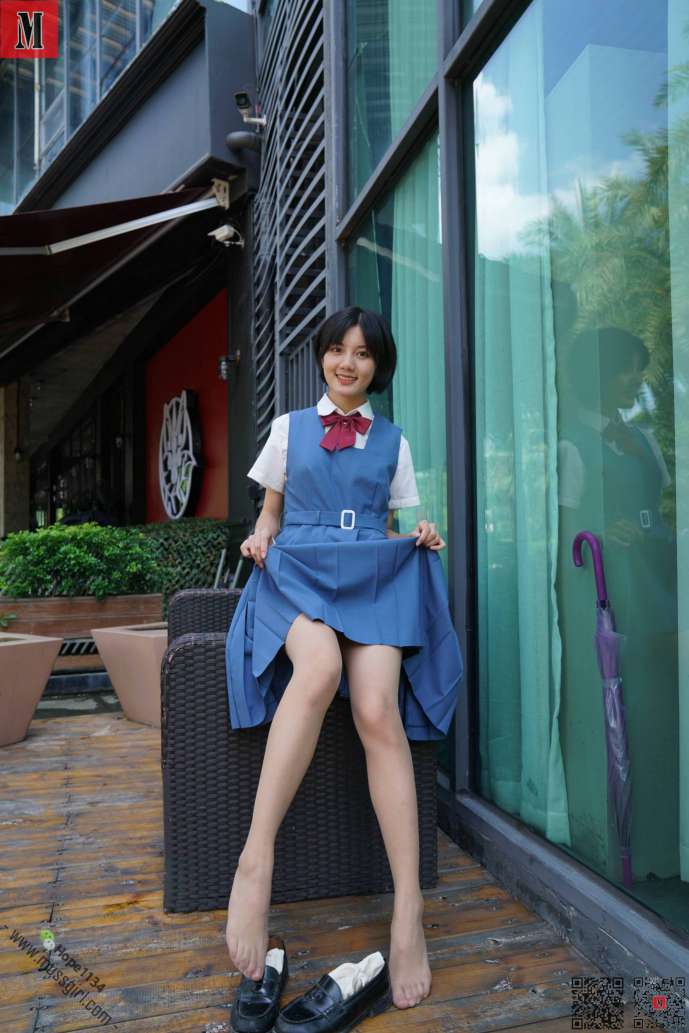 一副学生模样的短发姑娘【112P】20023-米合兔