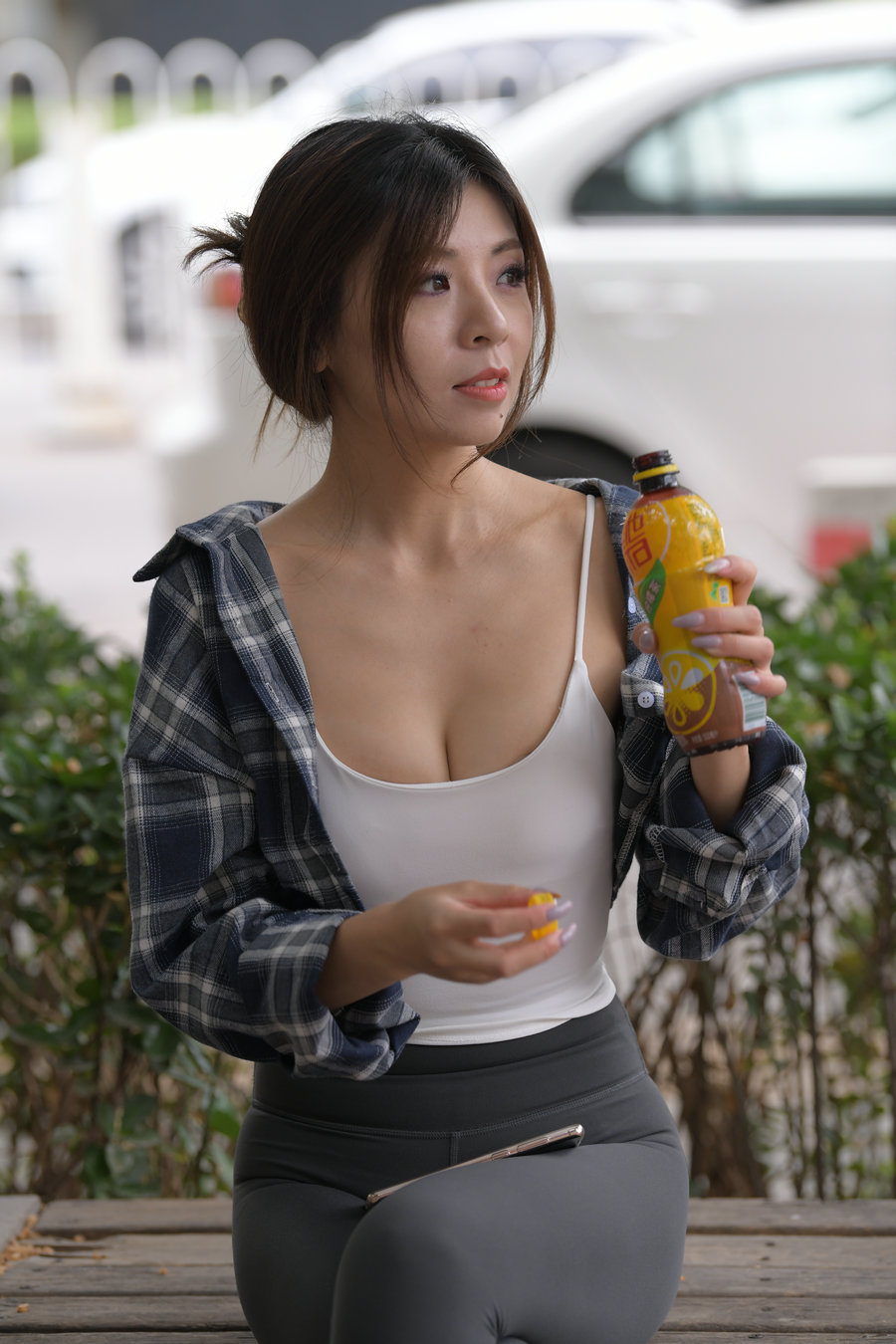 喝饮料的瑜伽裤女孩J2242 383P1V-17.5GB-米合兔