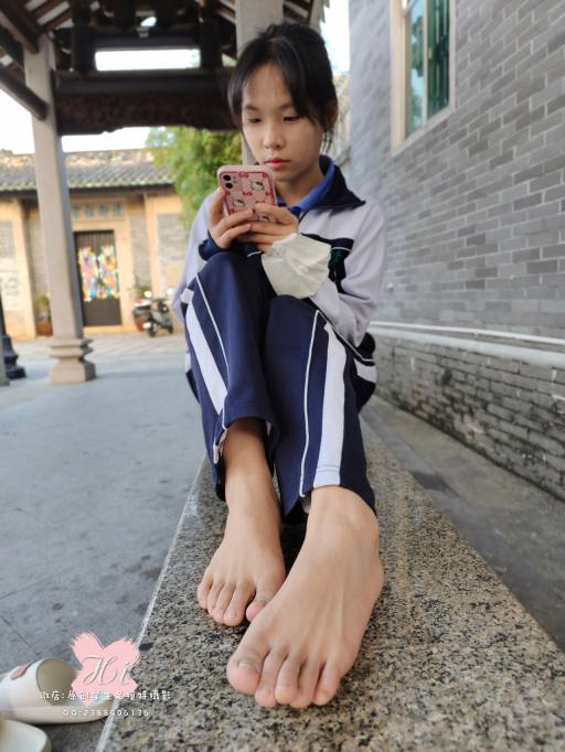 【免费】专心致志玩手机的女孩【42P】20028-米合兔