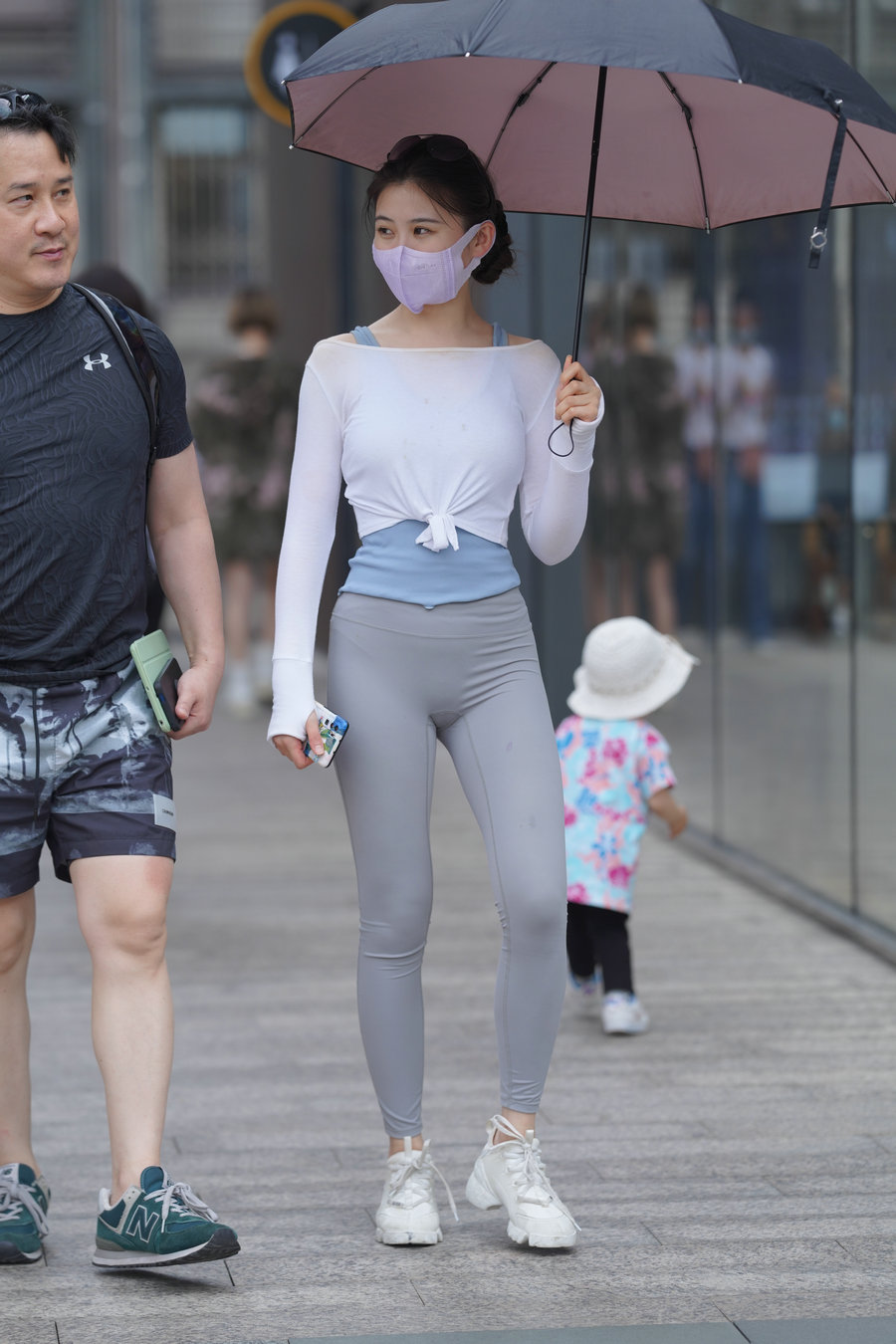 街拍逛街的瑜伽裤小女人  J2874 36P-469MB-米合兔