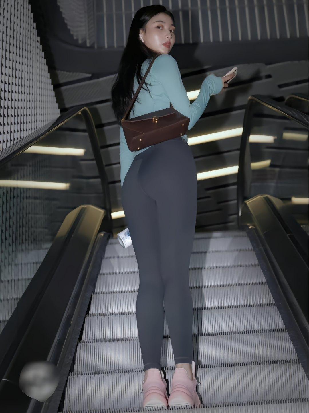 晚上逛商场的瑜伽裤漂亮女孩J2244 225P2V-15.1GB-米合兔