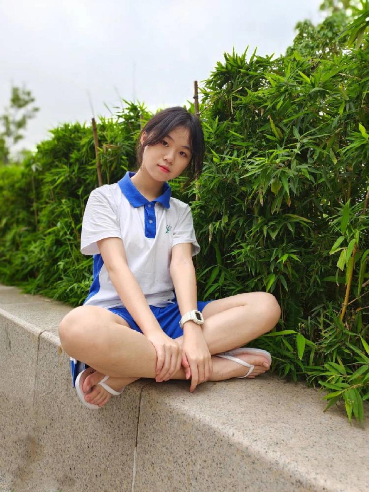 穿校服非常清纯的小姑娘【49P】20003-米合兔