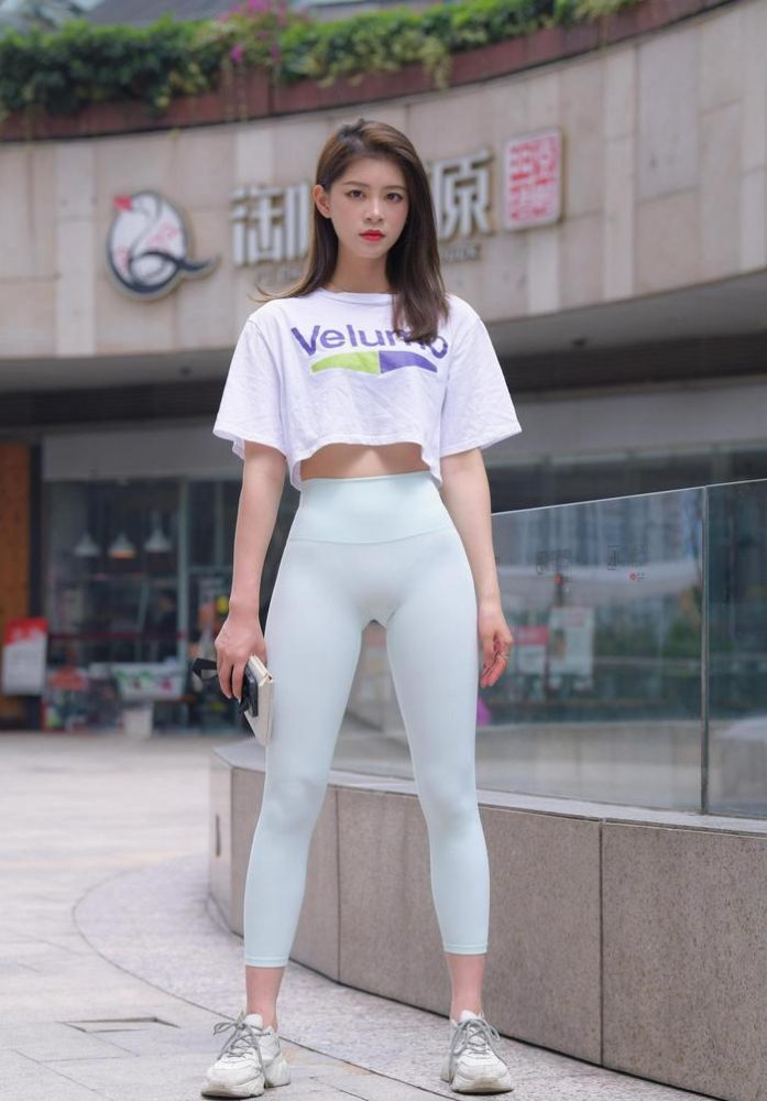 这个瑜伽裤女孩真的很漂亮 J1960 815P1V-28.9GB-米合兔