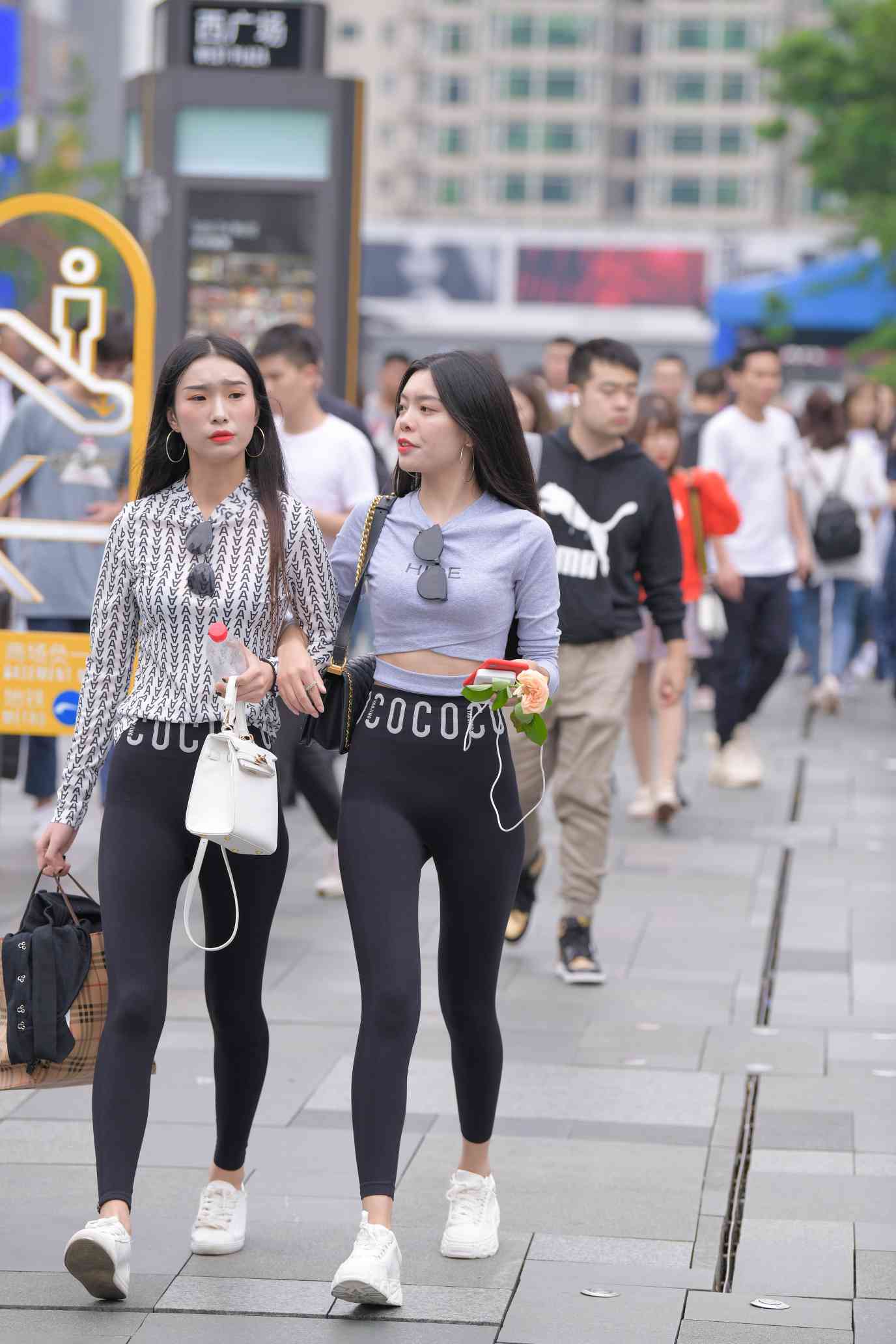 图片[2]-【免费】逛街的两个瑜伽裤姑娘【40P】04030-米合兔