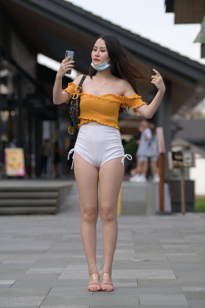 高腰白色短裤的漂亮女孩【767P】00065-米合兔