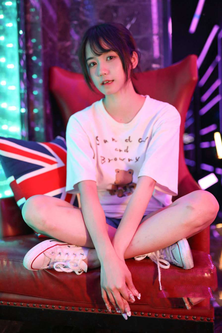 图片[2]-KTV里唱歌的长腿帆布鞋女孩【102P】20015-米合兔