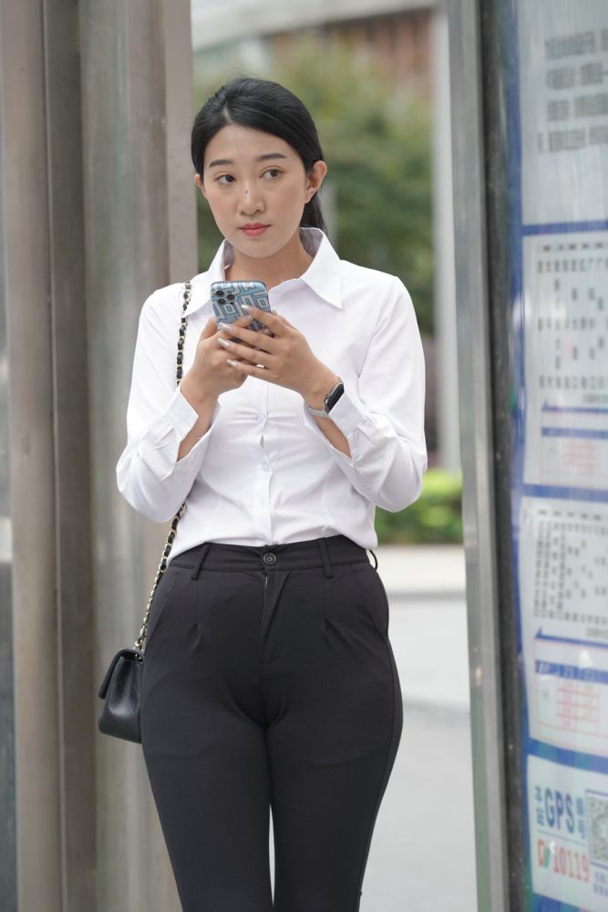 图片[3]-等公交的制服女人J2130 976P2V-29.5GB-米合兔