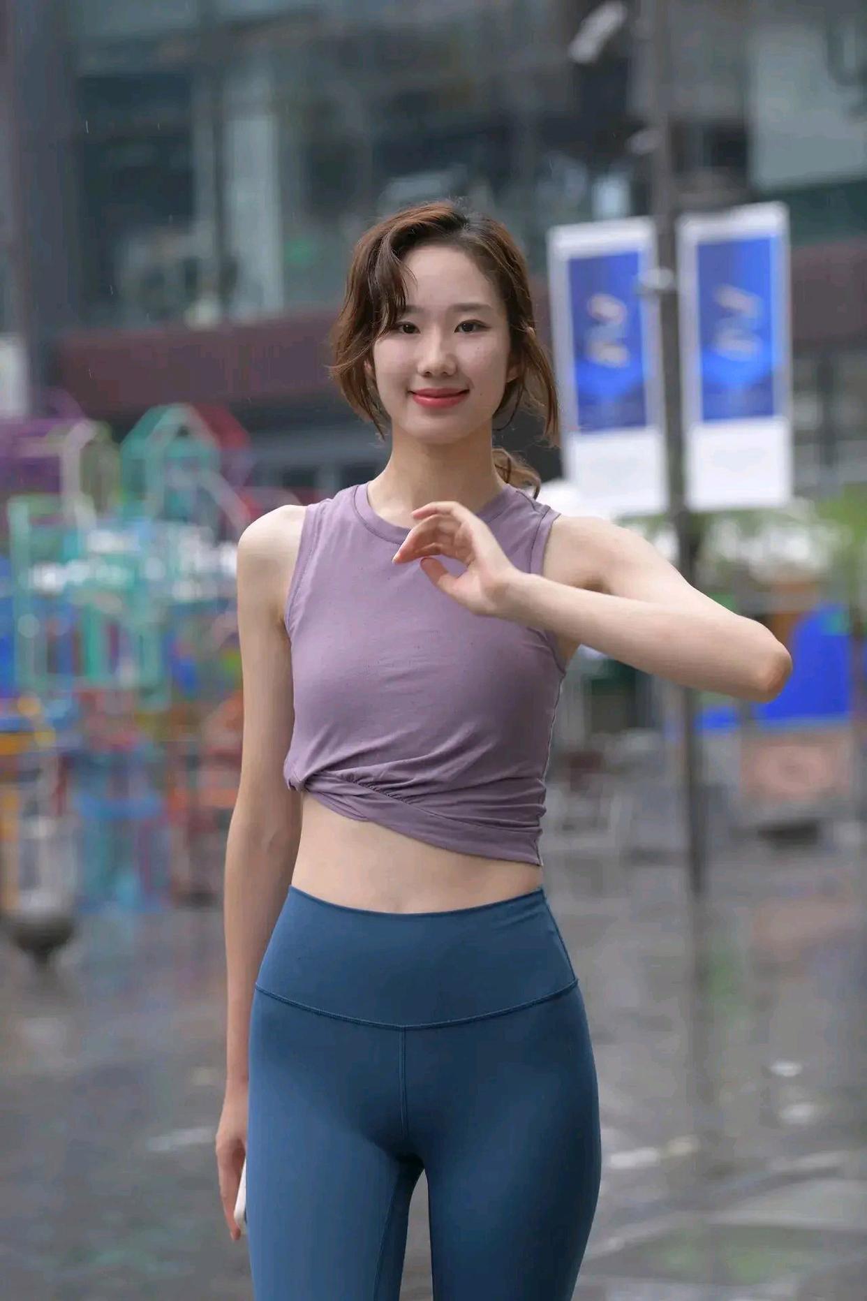 图片[2]-像刘亦菲的蓝色瑜伽裤姑娘J2234 552P1V-20.5GB-米合兔