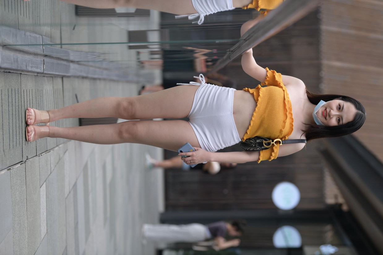 图片[2]-高腰白色短裤的漂亮女孩【767P】00065-米合兔