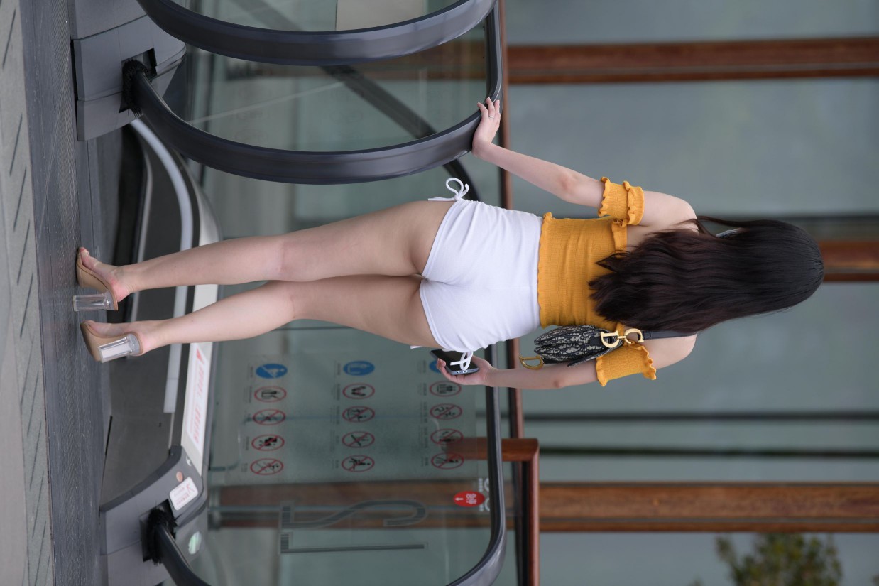 图片[3]-高腰白色短裤的漂亮女孩【767P】00065-米合兔