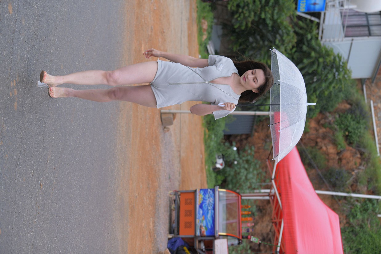 图片[4]-阴雨天在海边骑车的长发女人【156P】00044-米合兔