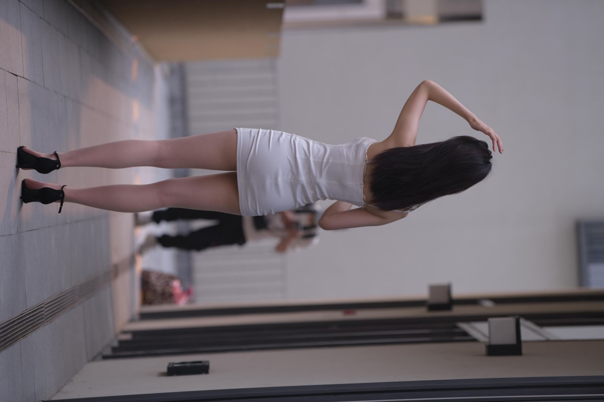 图片[4]-长发女孩紧身短裙特别显身材【245P】00040-米合兔