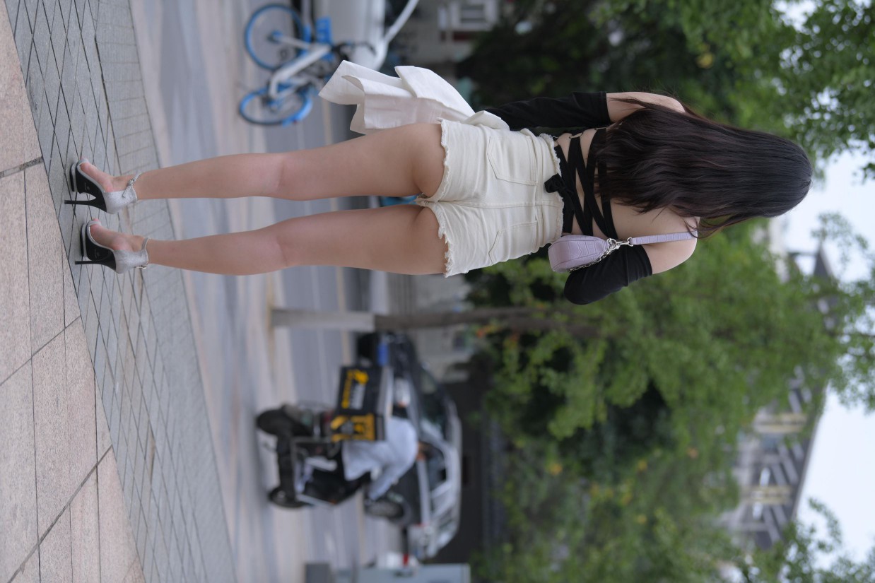 图片[5]-白色短裤的女生笑的很开心【177P】00035-米合兔