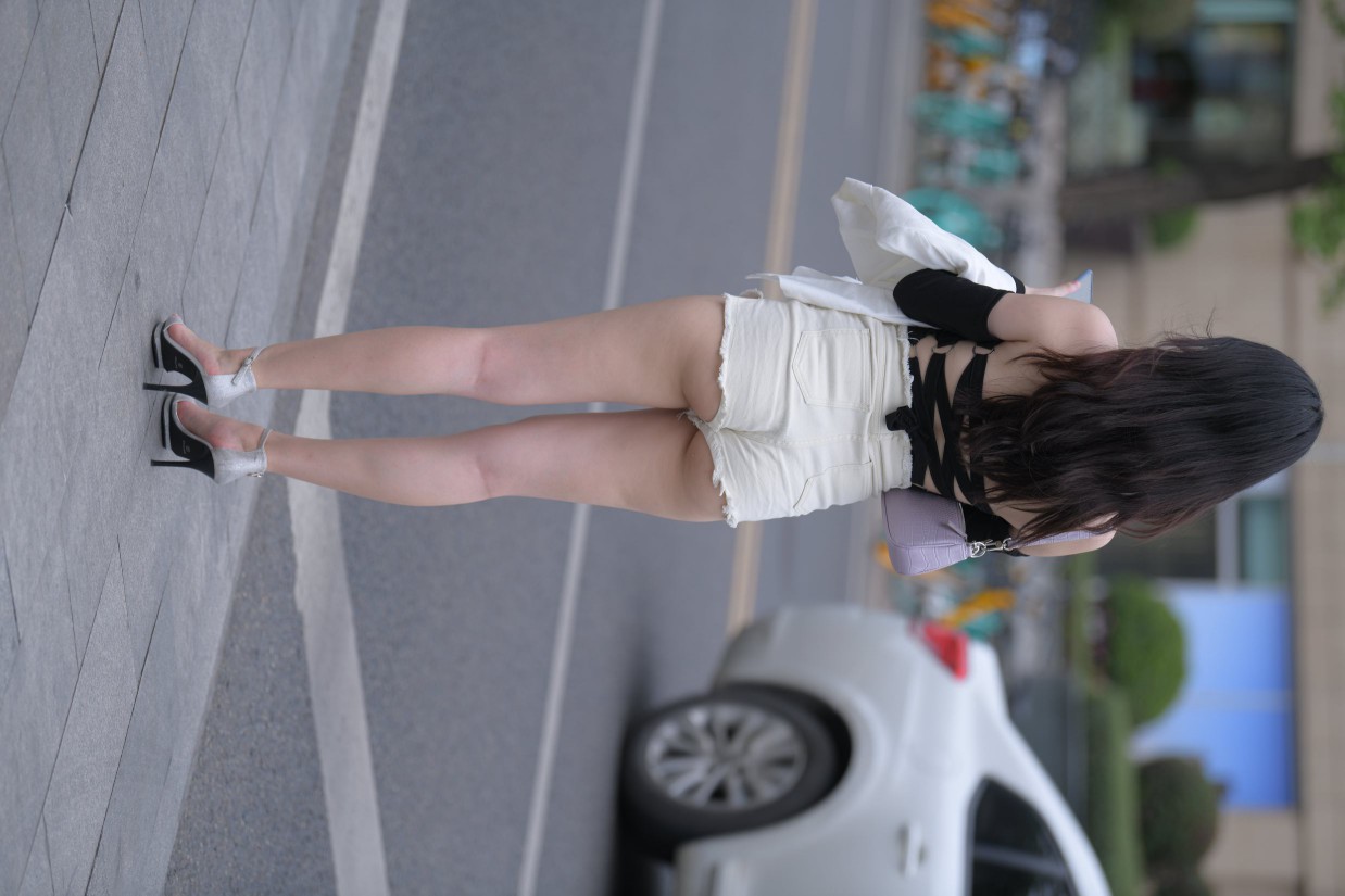 图片[2]-长发飘飘的白色热裤美丽女孩【49P】00029-米合兔