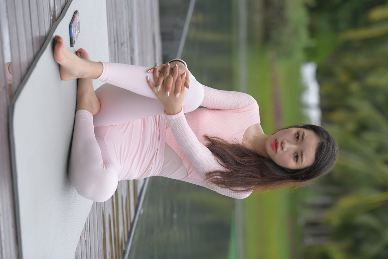 图片[7]-很漂亮眼睛也很大的白色瑜伽裤女孩【249P】00063-米合兔