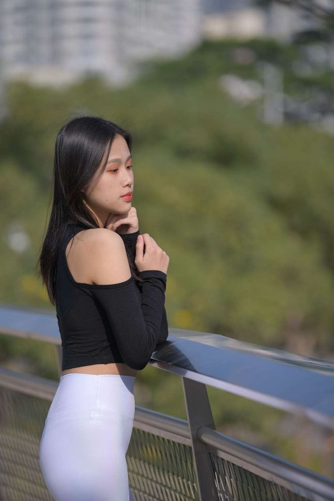 图片[4]-穿紧身白裤的端庄女孩 J1436 674P1V-22.2GB-米合兔