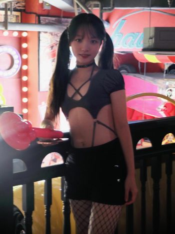 图片[2]-网格丝袜的清纯双马尾小姑娘-米合兔