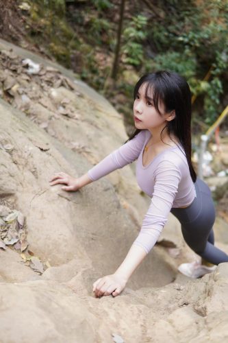 图片[8]-穿瑜伽裤爬山的长发少女-米合兔