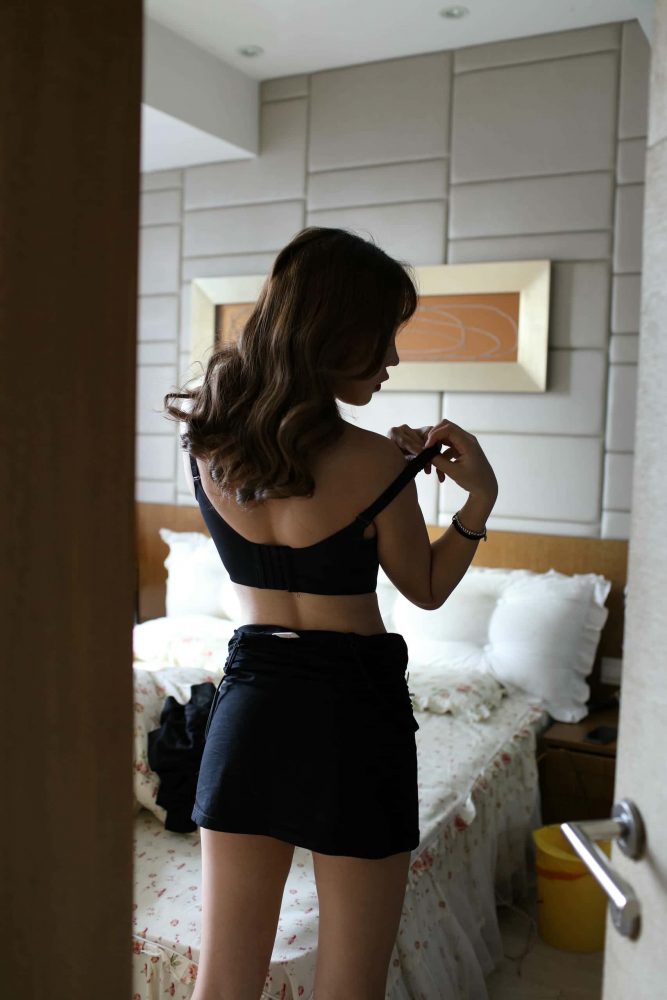 穿黑色紧身裙柔情似水的美女【329P】000062-米合兔